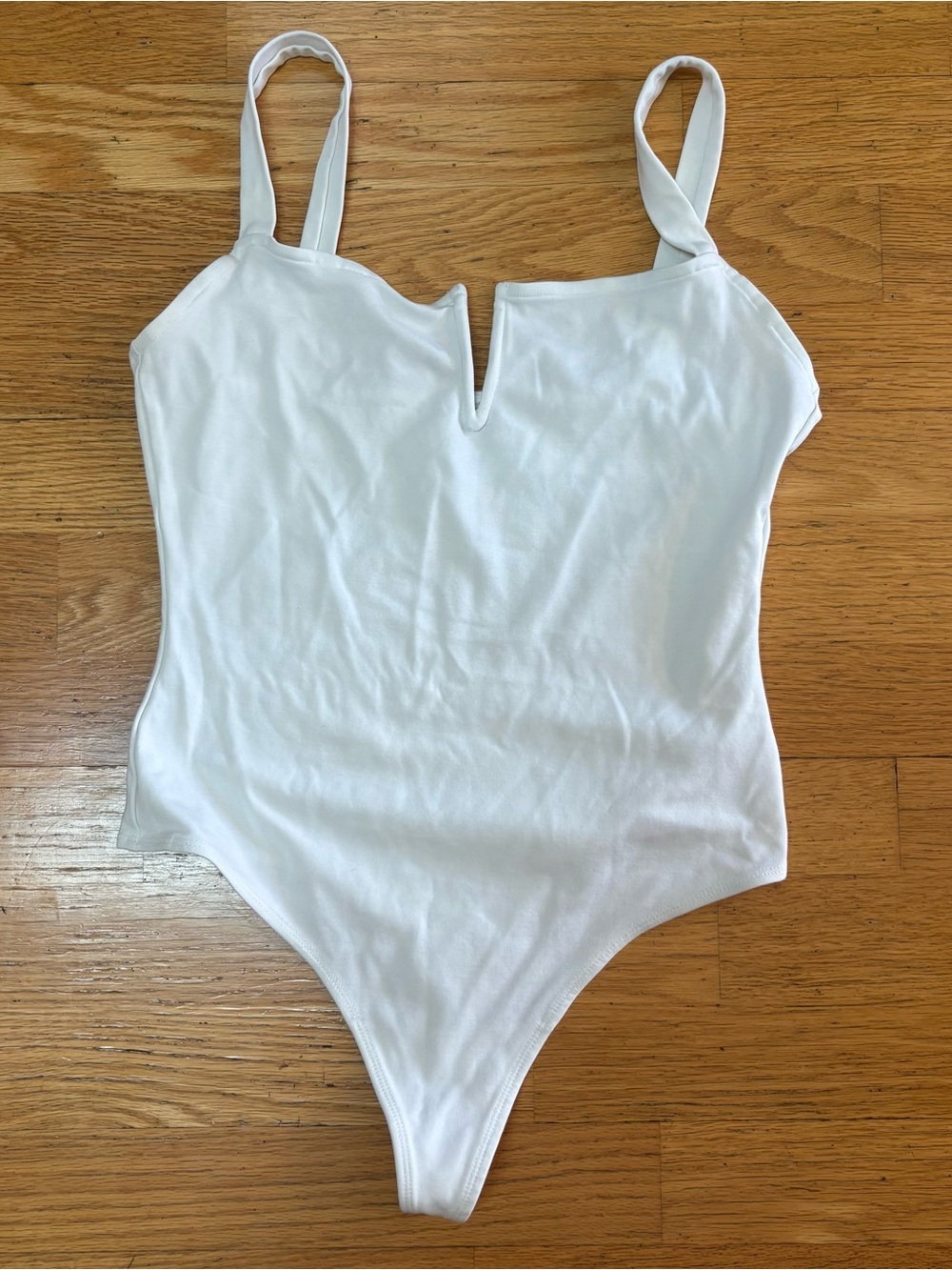 Aritzia Babaton V Wire Notch Preppy Basics Vacation Resortwear Thong Bodysuit M